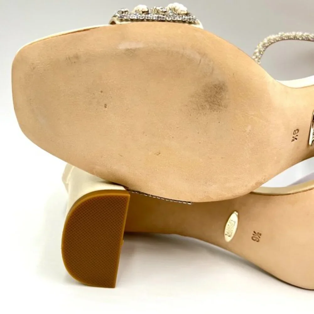 Badgley Mischka Size 9.5 Kameryn Ivory‎ Satin Jeweled Dress Sandals Heels Shoes